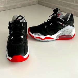 Like New! Black/Grey speckles/Red Jordan Point Lane Sneakers Youth